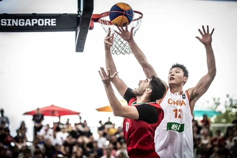 FIBA三篮官方晒精彩瞬间：这里是禁飞区，吴星锐献上空中封盖(fiba国际篮联规则)