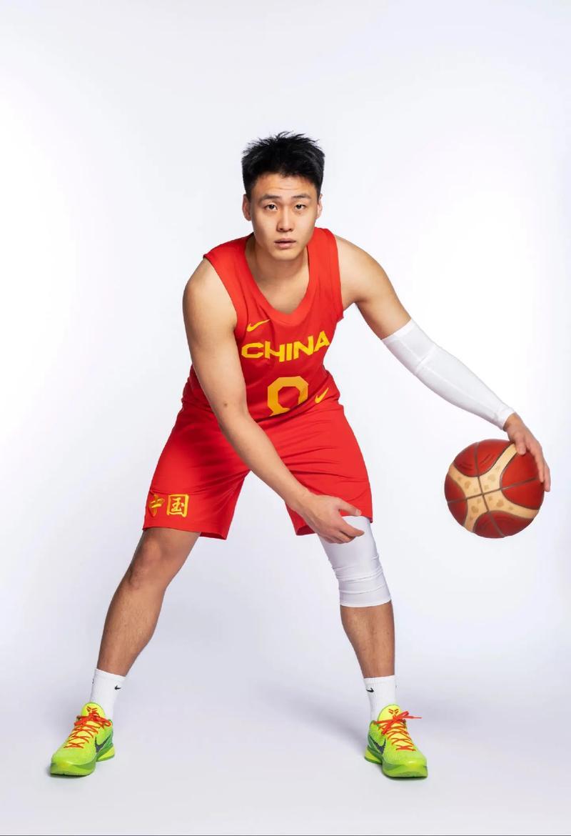 中国男篮集训名单周琦回归赵继伟赵睿在列(中国男篮集训大名单公布完整版)