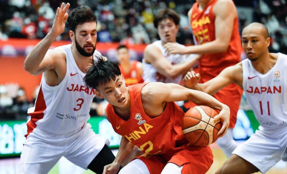 王俊杰U19世青赛集锦：对阵西班牙砍下21分8板2助(王俊杰 足球)