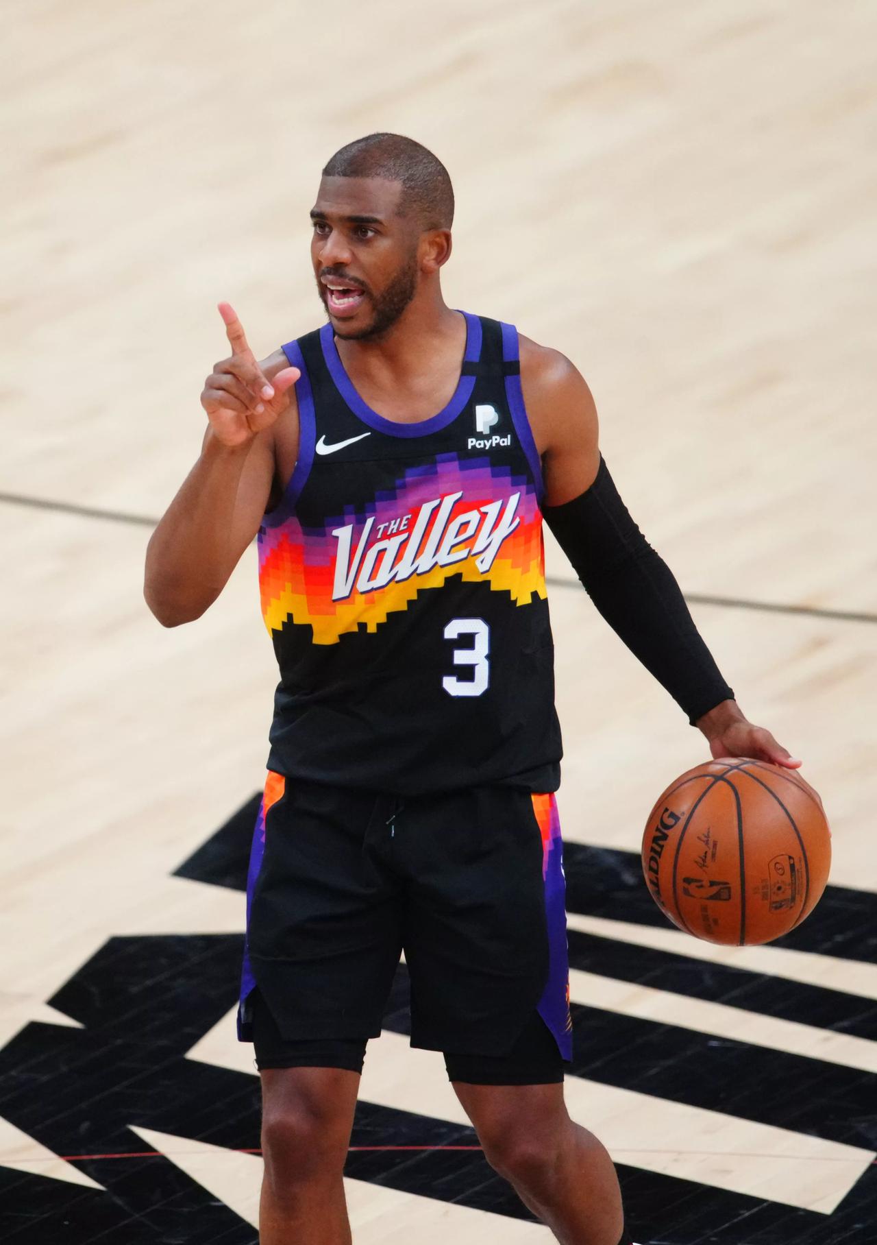 包含NBA传闻：克里斯·保罗将加盟太阳队,或转会快船队,未来动向引关注的词条