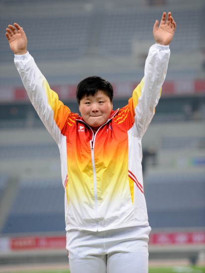 捷克田径运动员奋勇拼搏，登上领奖台(捷克短跑女运动员)