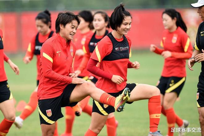 日本队在女子足球比赛中大放异彩，实力备受认可(日本女足小组赛)